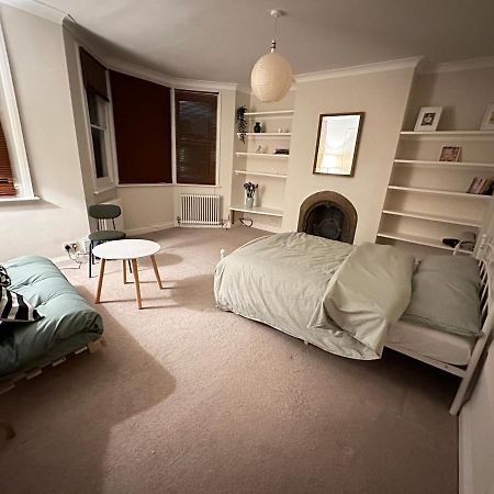 Spacious Room Near Underground Londra Dış mekan fotoğraf