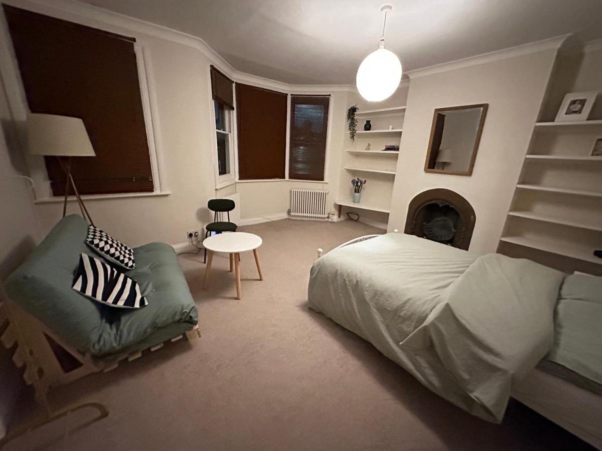 Spacious Room Near Underground Londra Dış mekan fotoğraf