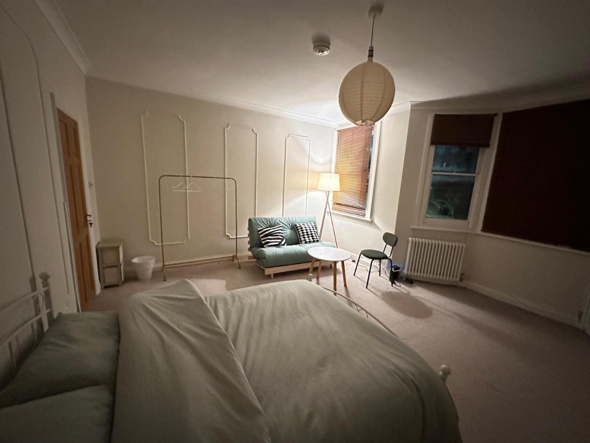 Spacious Room Near Underground Londra Dış mekan fotoğraf