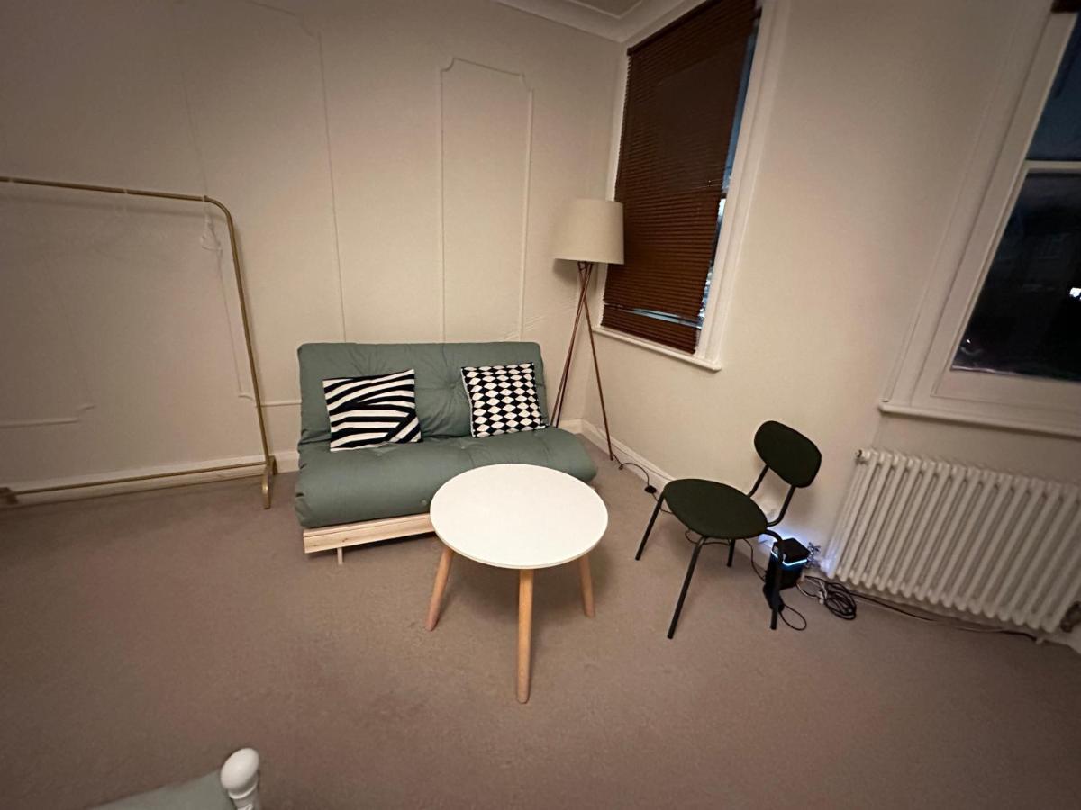 Spacious Room Near Underground Londra Dış mekan fotoğraf